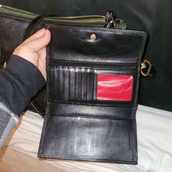 Dooney & Bourke Black Florentine Satchel, COMES WITH Wallet And Key Chain - Picture 6 of 6